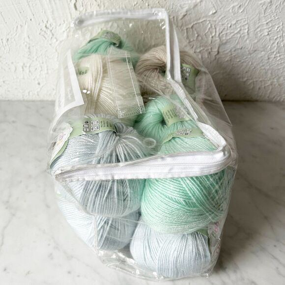 Herrschners Flower Petals Baby Blanket Crochet Kit - Yarn + Pattern 45 x 53 - Picture 4 of 4